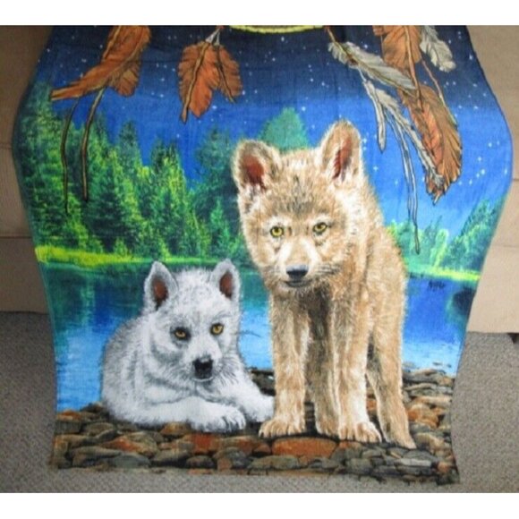 New Dreamcatcher Wolf & Pups Bath Beach Pool Cotton Gift Towel Wolves 30x60 NWT - Picture 3 of 6